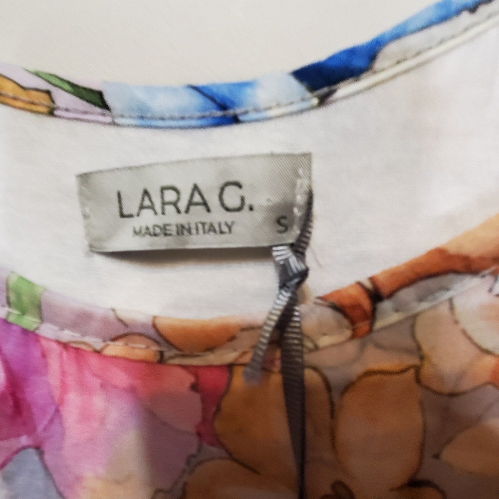 208. SOLD** 💥3/$20💥 NWT - LARA G. Floral Silk Blend Tank Top - Picture 3 of 8